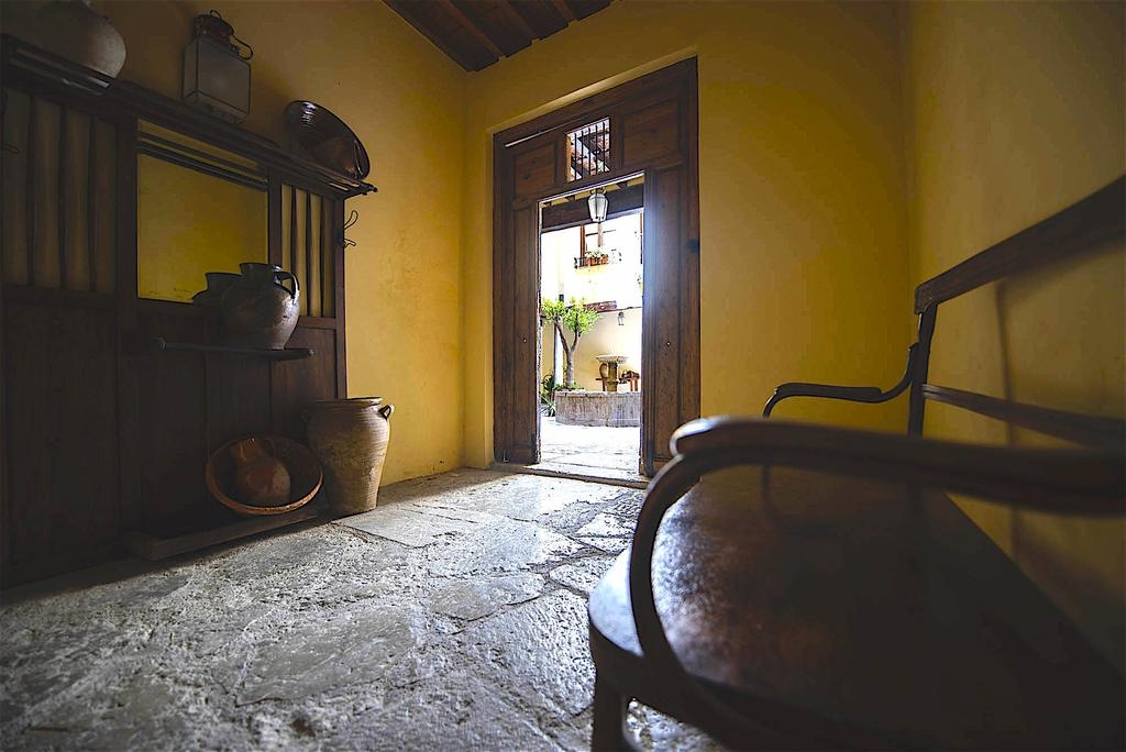GLORIA SUITES