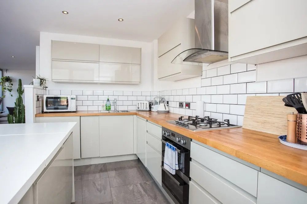 2 Bedroom Penthouse Close To Central London