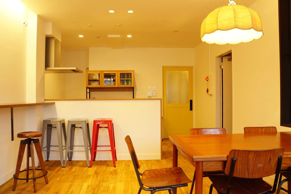 THE NEXT DOOR Dormitory & Private Hostel