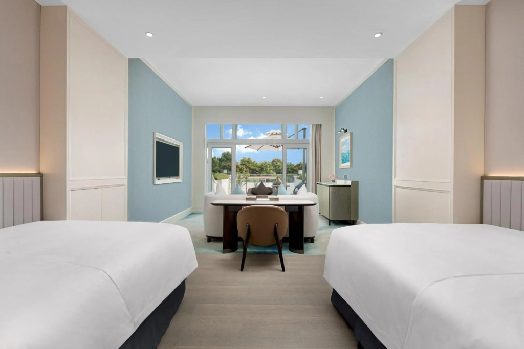 Yuehua Hotel Xiamen Seaside Hotel corridor leads to the stone exhibition hall