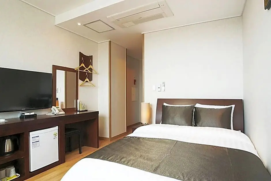 Iris Hotel