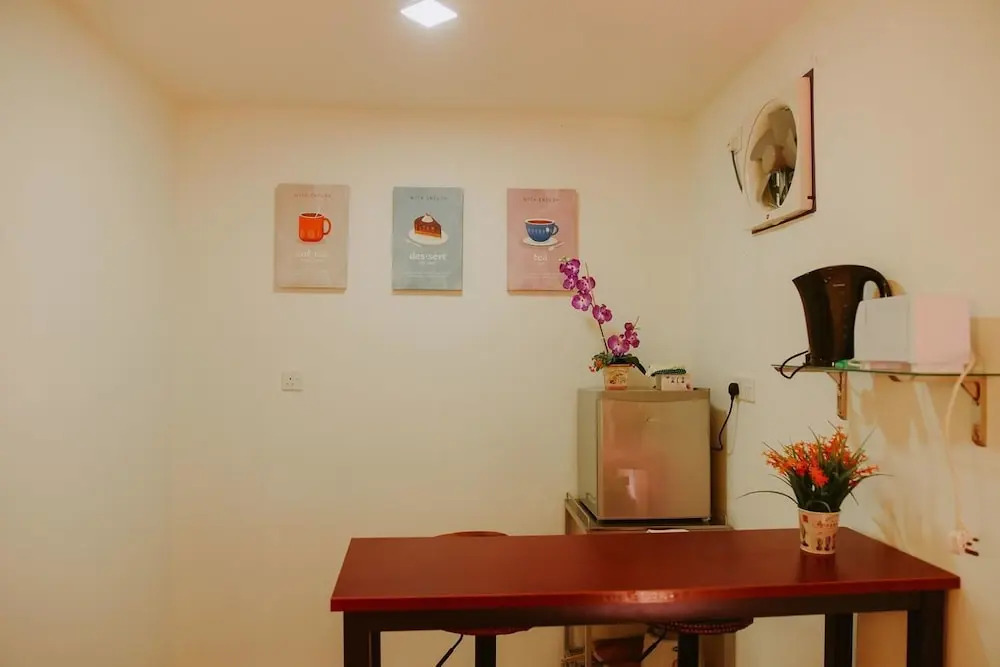 Yellow Cube at Lumut Cube Homestay Kontena