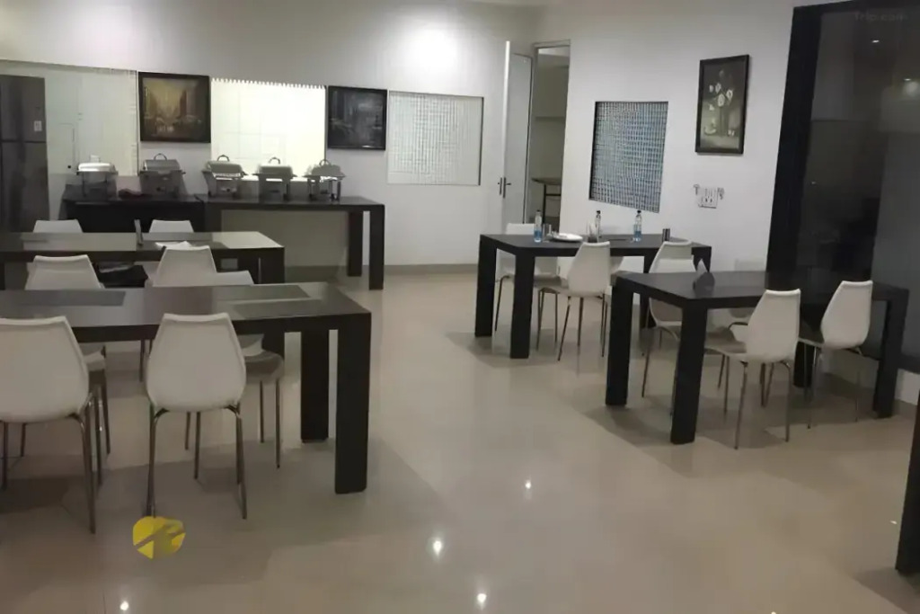 Hotel Blue Neck Hudda City Centre Fortis Hospital