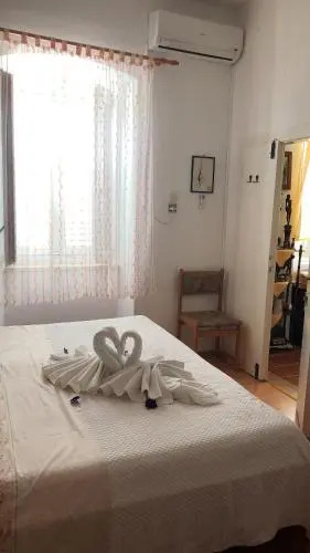 Manda Rooms