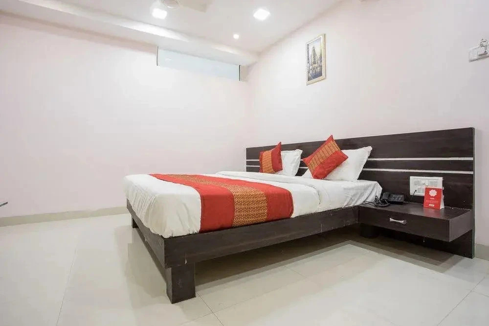 OYO 8882 Hotel Pishori Residency