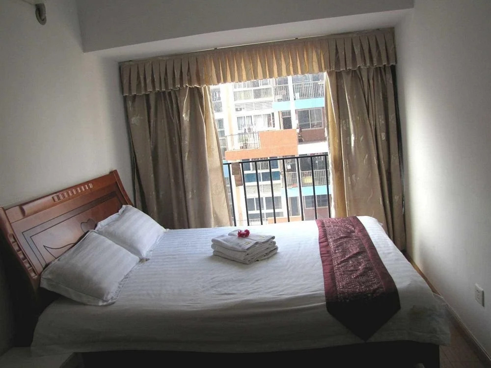 She & He Apartment(Luohu Zunyu)