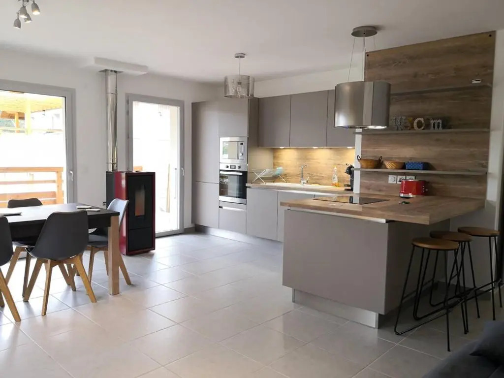 Appartement lumineux et spacieux avec terrasse et parking, à 15 min à pied du centre, parfait pour 6 pers ! - FR-1-548-6