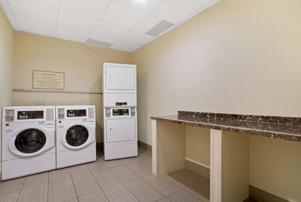 La Quinta by Wyndham Springfield