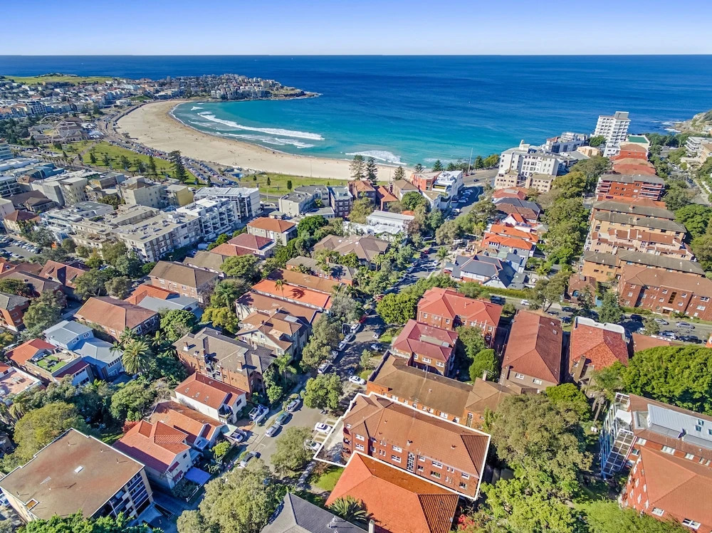 Bondi Beach Peach