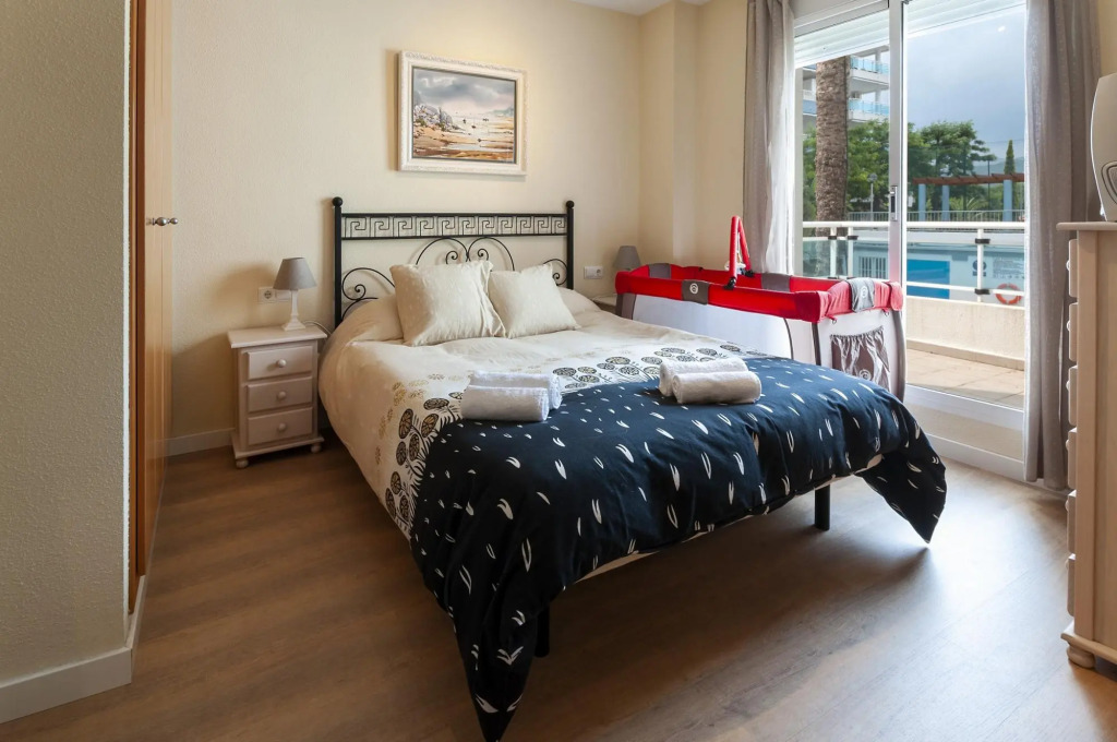 CORALINA - Apartment with shared pool in Playa de Gandia. Free WiFi