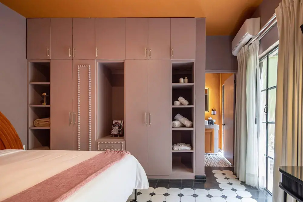 Vibrant 3Bed Villa - A Deco Retreat