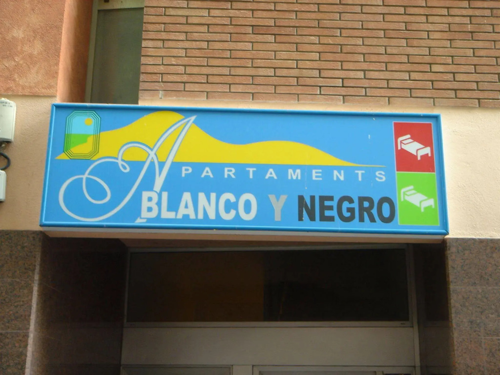 Apartamentos Blanco y Negro