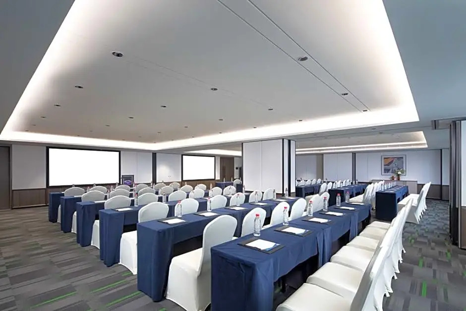 Hampton by Hilton Shantou Railway Station