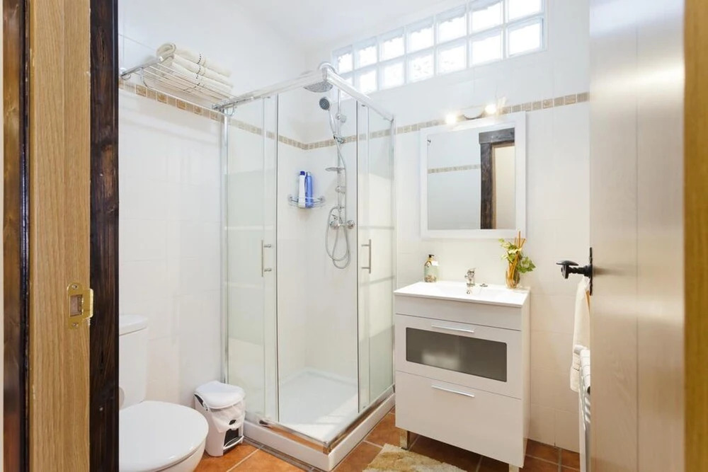 House With 6 Rooms in Nava de la Asunción, With Private Pool, Terrace, Enclosed Garden and Wifi