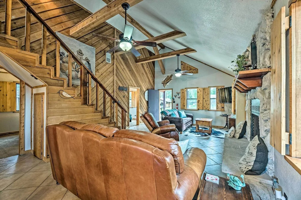Ruidoso Cabin w/ Deck & Grill - Walk to Town!
