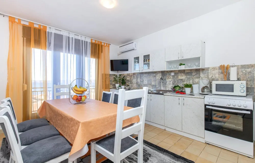 Nice Home in Novi Vinodolski With Wifi and 4 Bedrooms