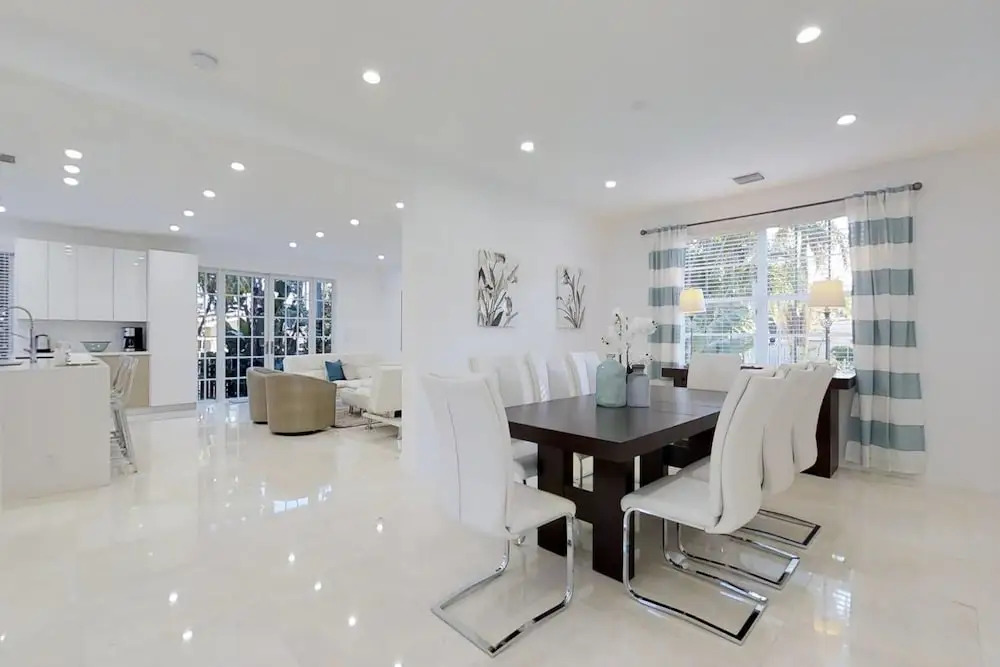 Beautiful Hollywood Beach 4 BR Home W Heated Pool