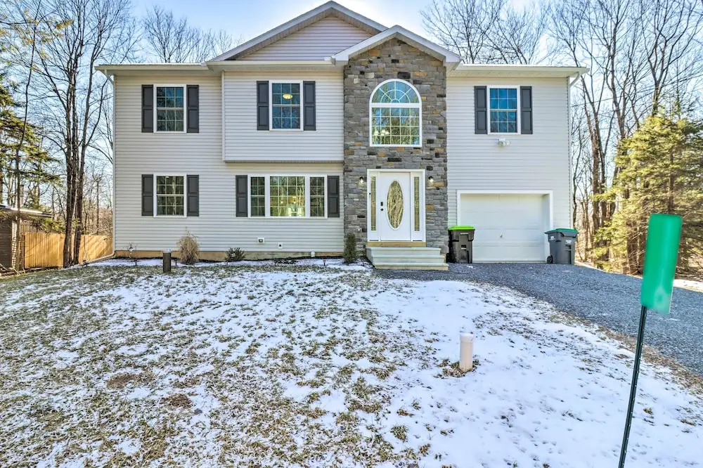 3 Mi to Kalahari: Pocono Summit Home w/ Pool Table