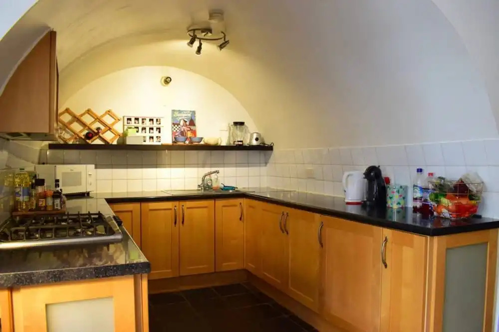 1 Bedroom Apartment In City Centre Location