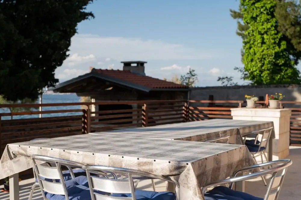 Tiho - 10m From the Beach - SA1 Potkrovlje