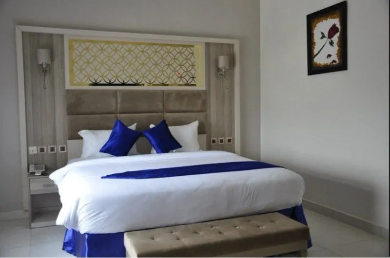 Springhill Hotel & Suites