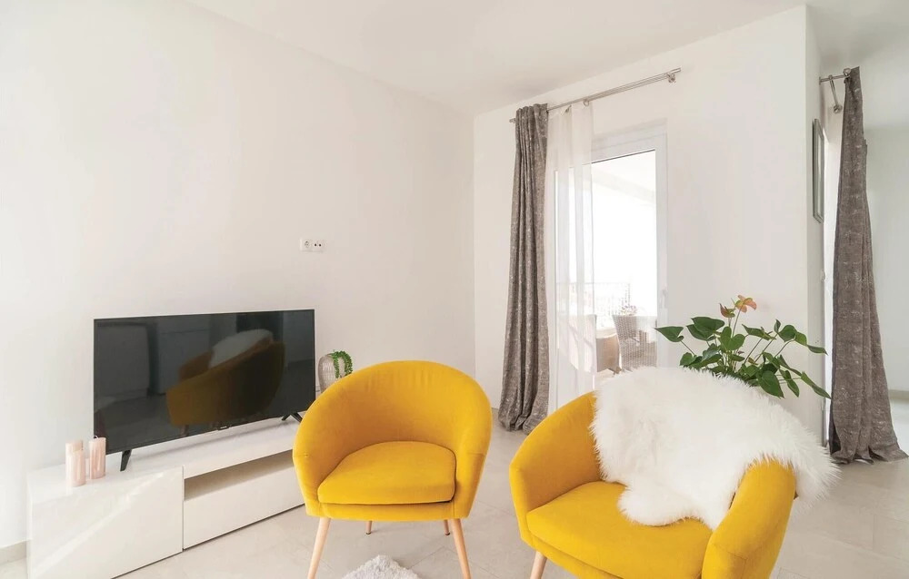 Nice Apartment in Podstrana With 2 Bedrooms and Wifi