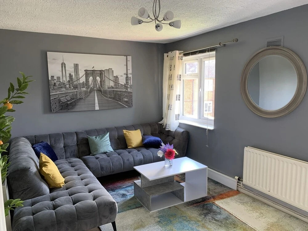 Impeccable 2 bed Flat in Ashford Near Ashford Int