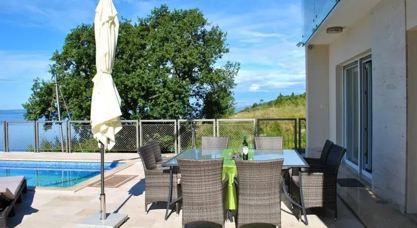 Villa Maranata-5 stars-pool-spa-gym-free parking-privacy
