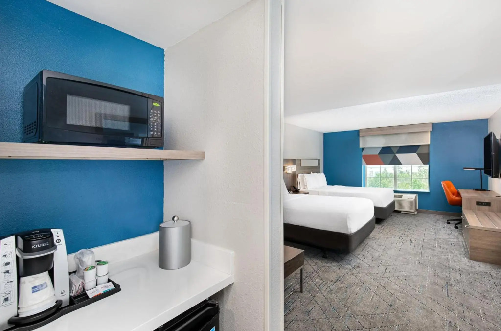 Holiday Inn Express & Suites Columbus at Northlake by IHG