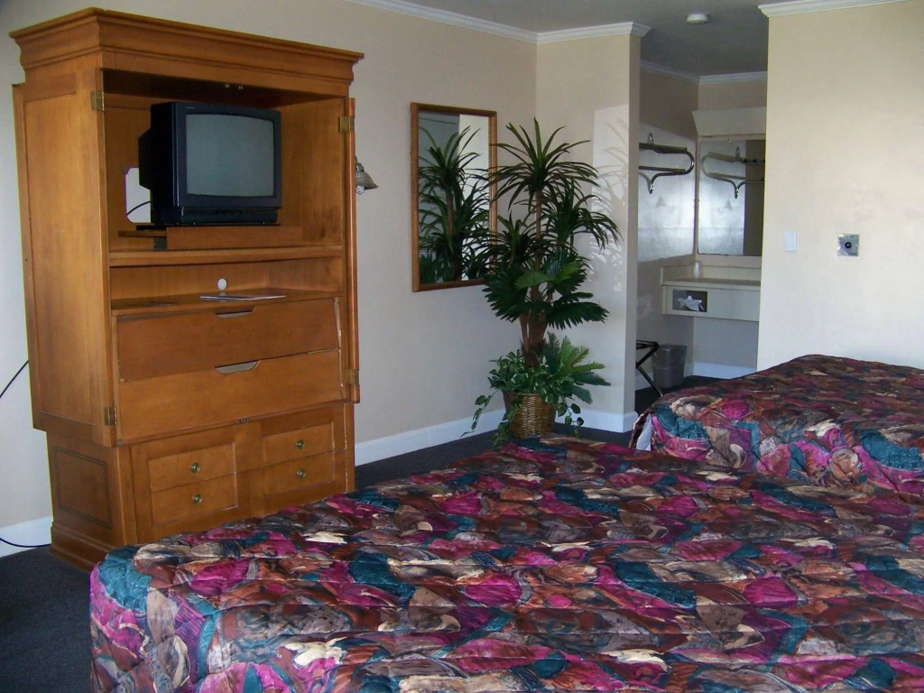 Emerald Sands Inn