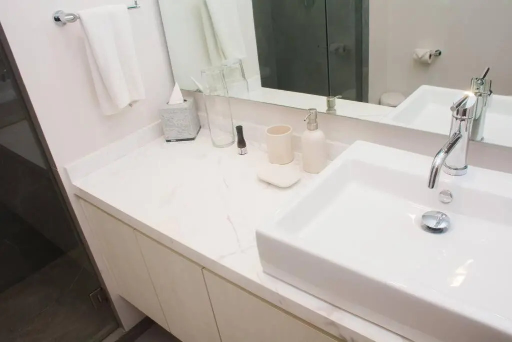 G101N DaVinci Condo 2BR walking distance to the beach
