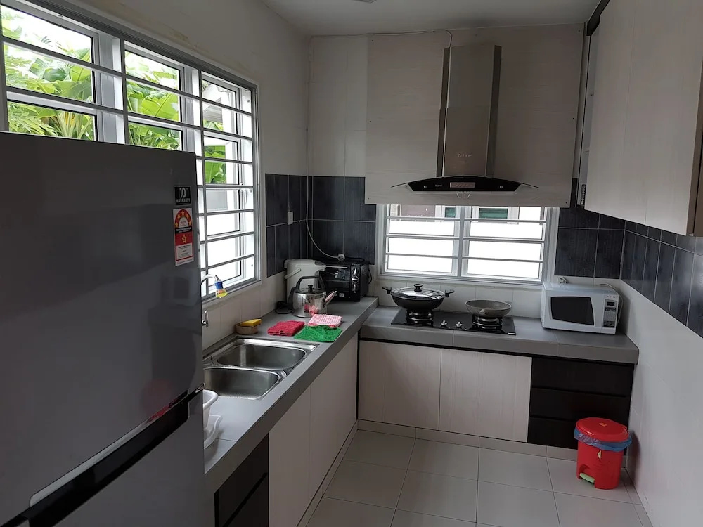Sitiawan Homestay Entire Semi D house