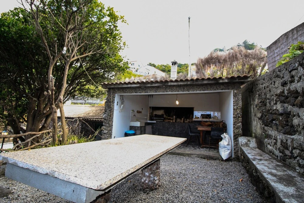 Gouveia Cottage by Analodges