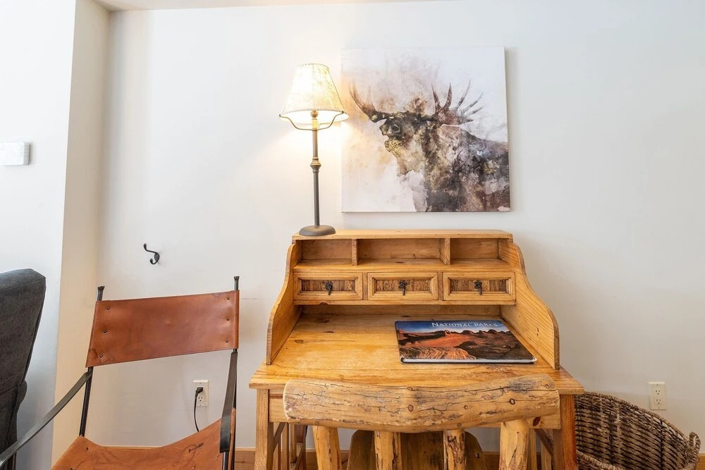 2-min Walk To Lift 7, Shuttle To Gondola! Hot Tub + Fireplace 3 Bedroom Condo by RedAwning