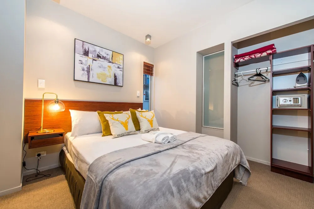 JHT - 2 BRM Apartment, Air Con, Close to SkyTower