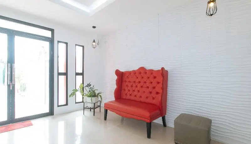 RedDoorz Plus at DBuilders Poblacion BGC