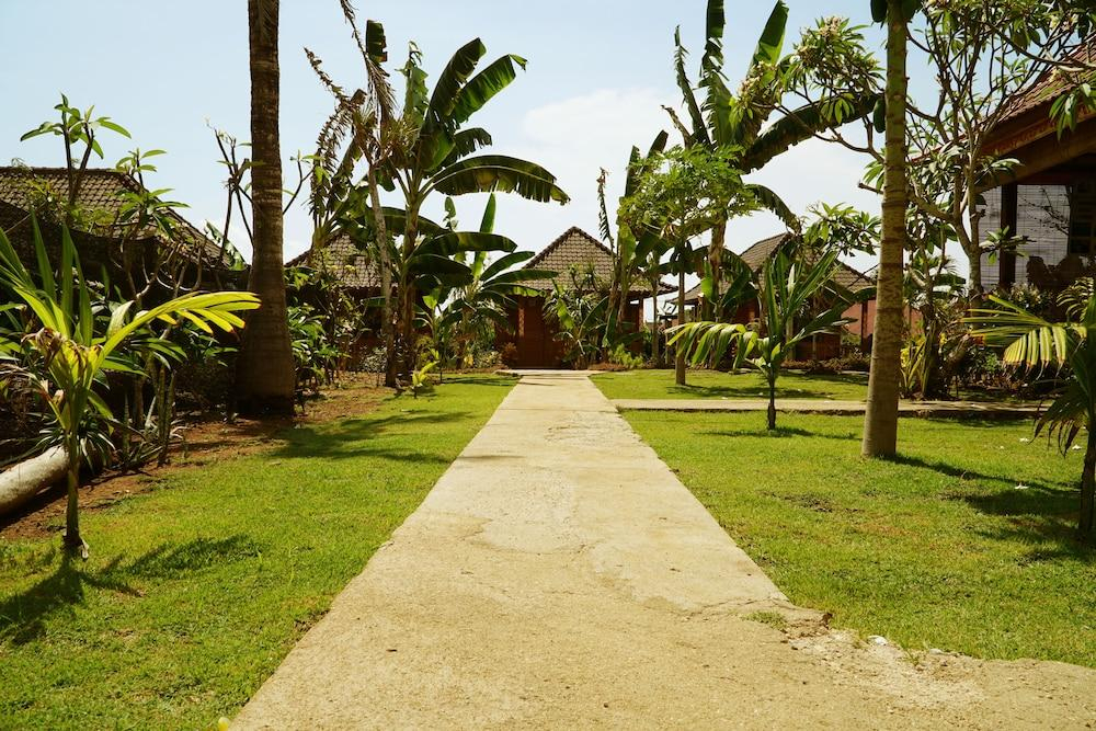 Gedong Nusa Huts