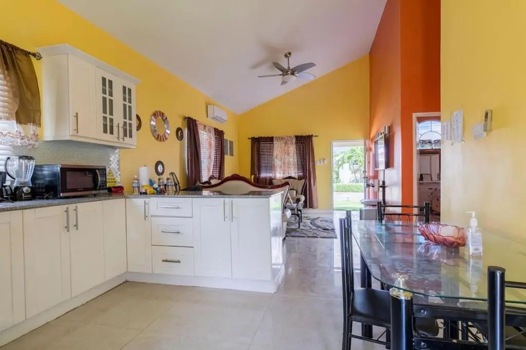 Cayman’s Luxury Estate VacayStay