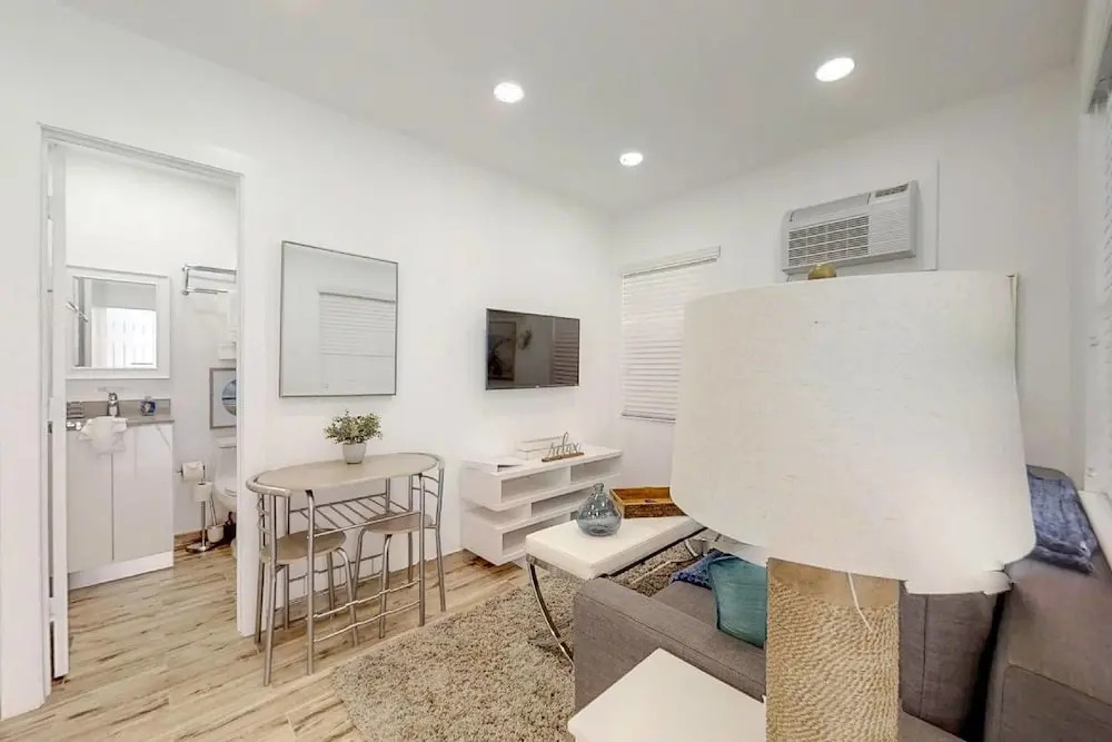 Chick & Fashionable 1 Bedroom Apt Beach Unit # 4