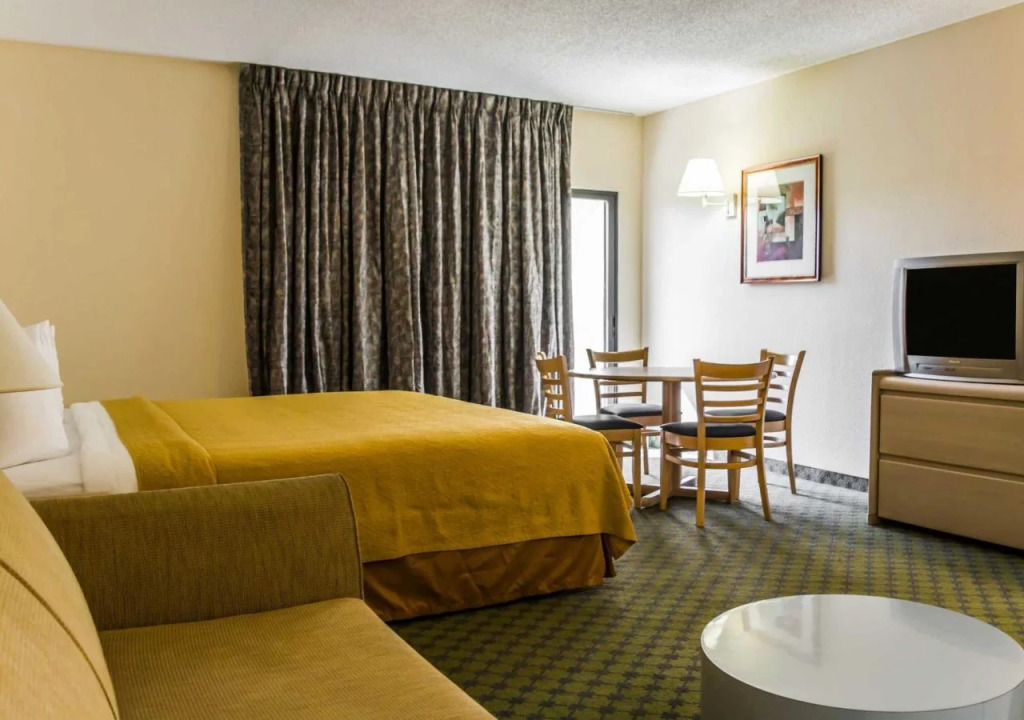 Quality Inn and Suites Golf Resort