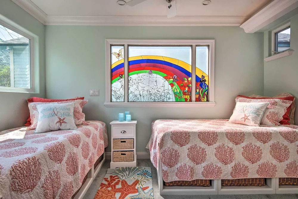 Catalina Island Home: Walk to Main Street Beach!