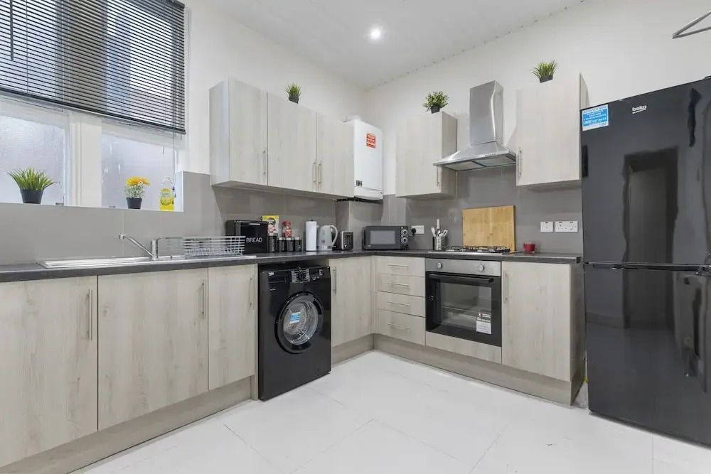 City Escape London - Spacious 4 Bedroom House