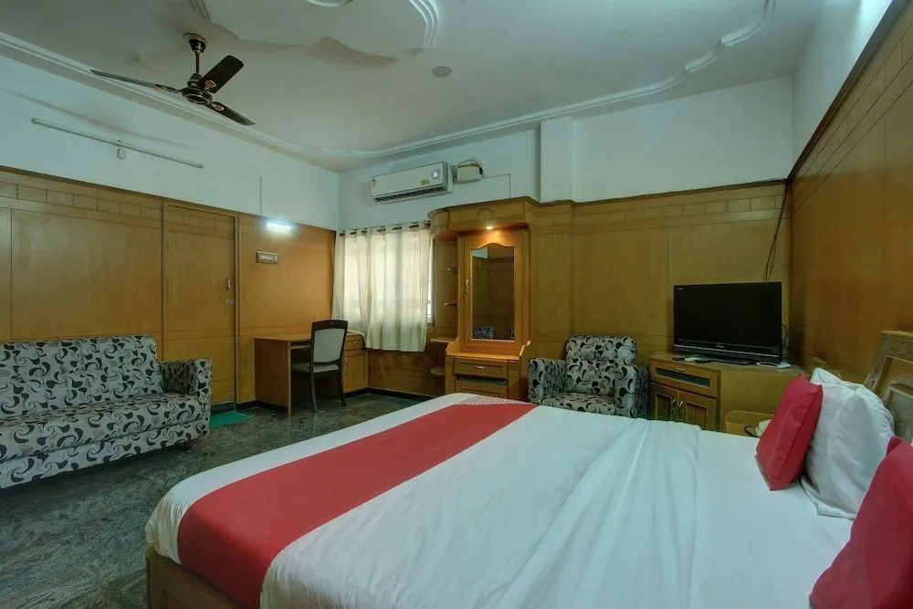 OYO 25080 Vivekam Home Stay