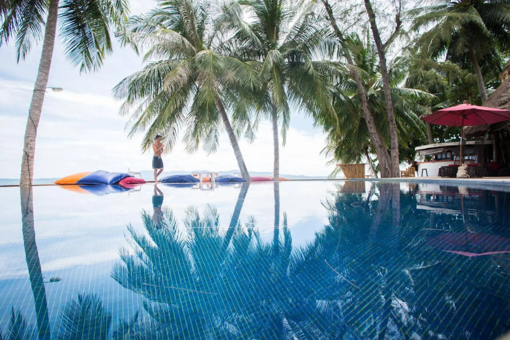 B52 Beach Resort