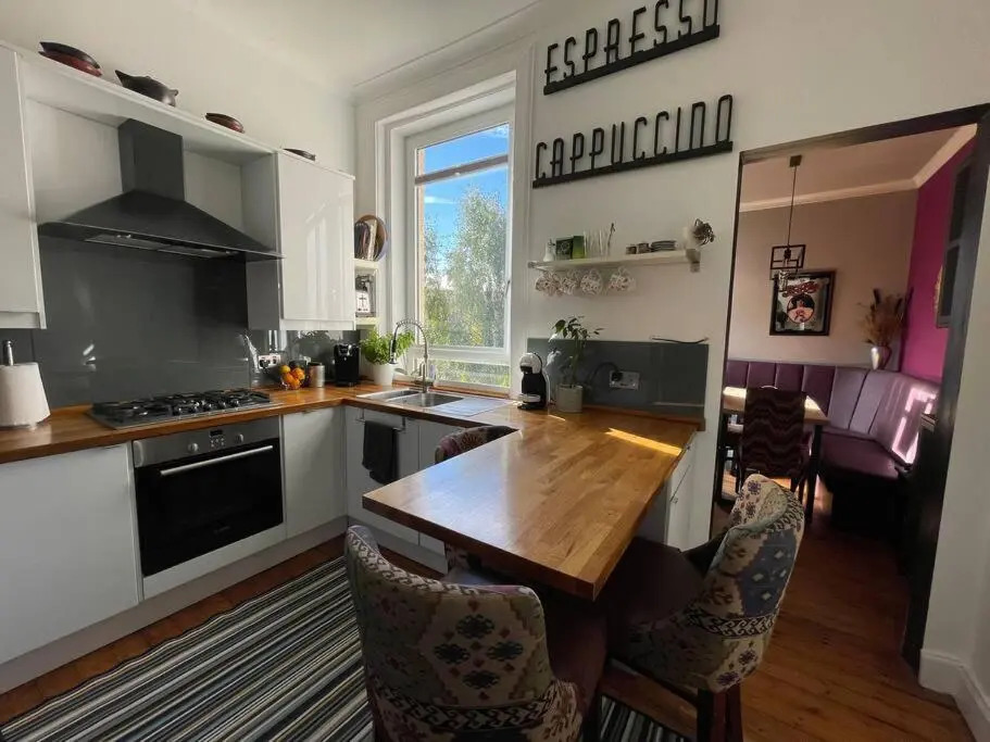 Traditional apt close to city centre & Hampden