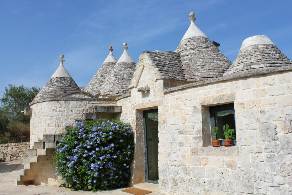 Ostuni,trullo fiabesco con piscina
