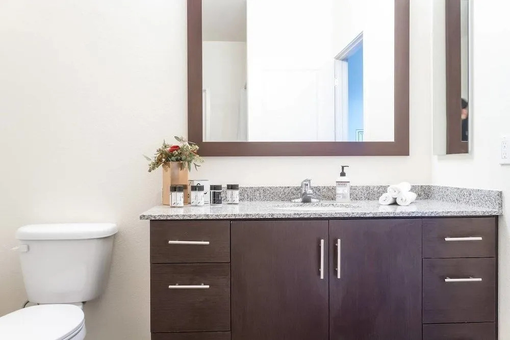 Must-see 2br/2ba Apt by Domio