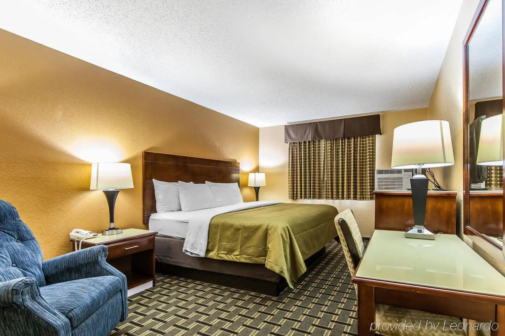 Econo Lodge Cartersville-Emerson Lake Point