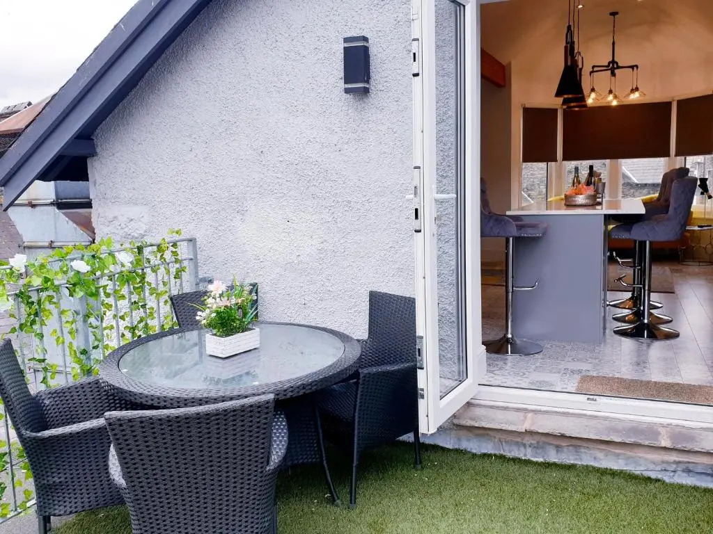 Central Windermere Luxury two bed Apartment Dog Friendly