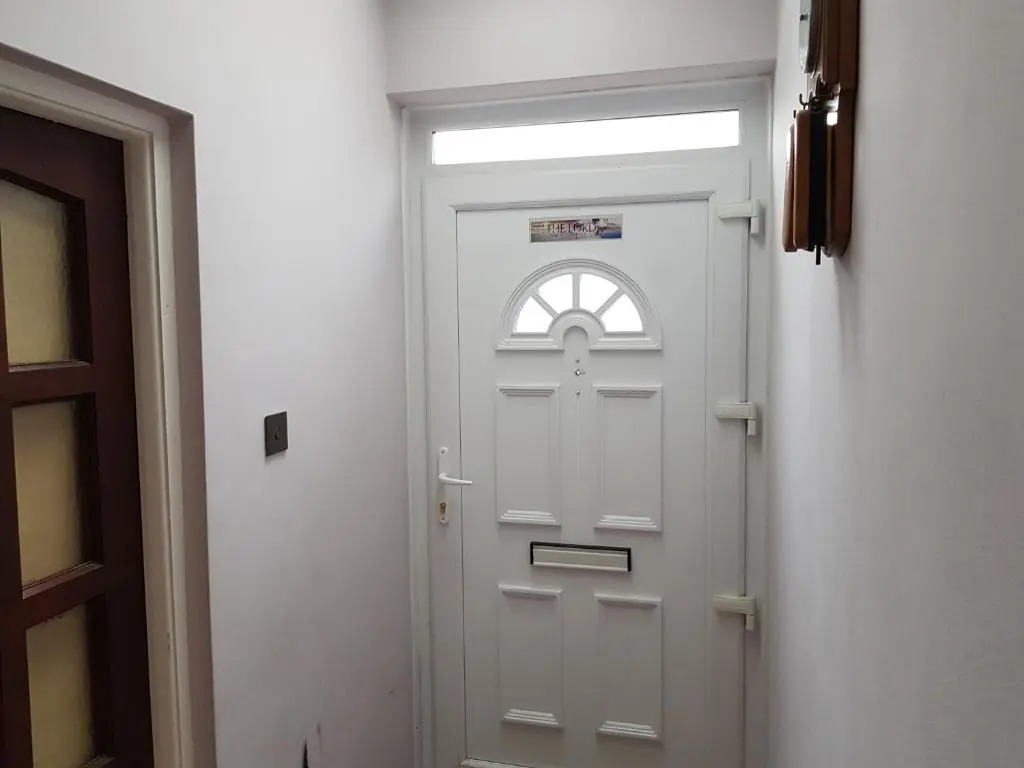 Spacious Bungalow in Romford with parking